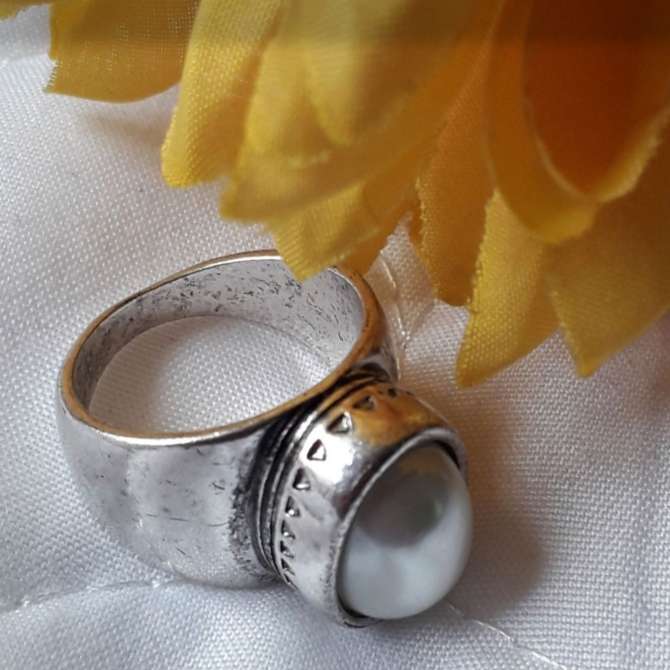 Vintage Faux Pearl Ring