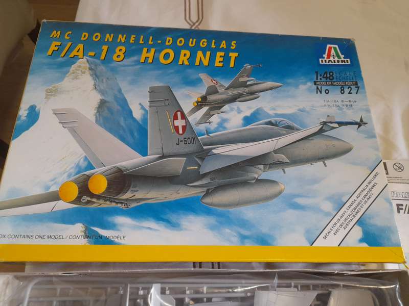 ITALERI 1/48 MCDONNELL DOUGLAS F/A-18 HORNET 827 PLASTIC MODEL AIRCRAFT KIT - COLLECTOR'S ITEM