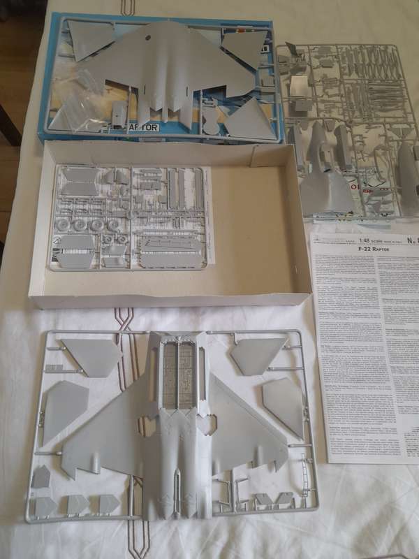 ITALERI 1/48 F-22 RAPTOR 850 PLASTIC MODEL AIRCRAFT KIT