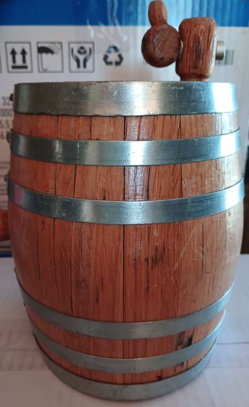Display Keg/Barrel with Functioning Stopper and Tap, no stand