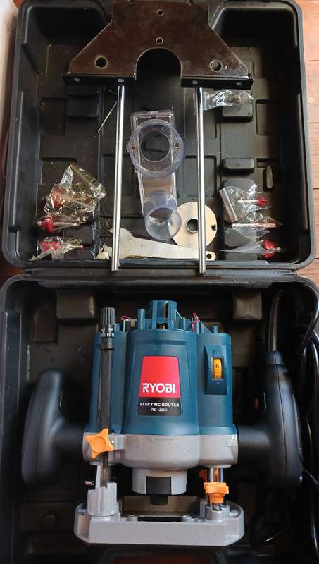 (Display Unit - Please Read - Spares/Restoration)1200W Ryobi Router