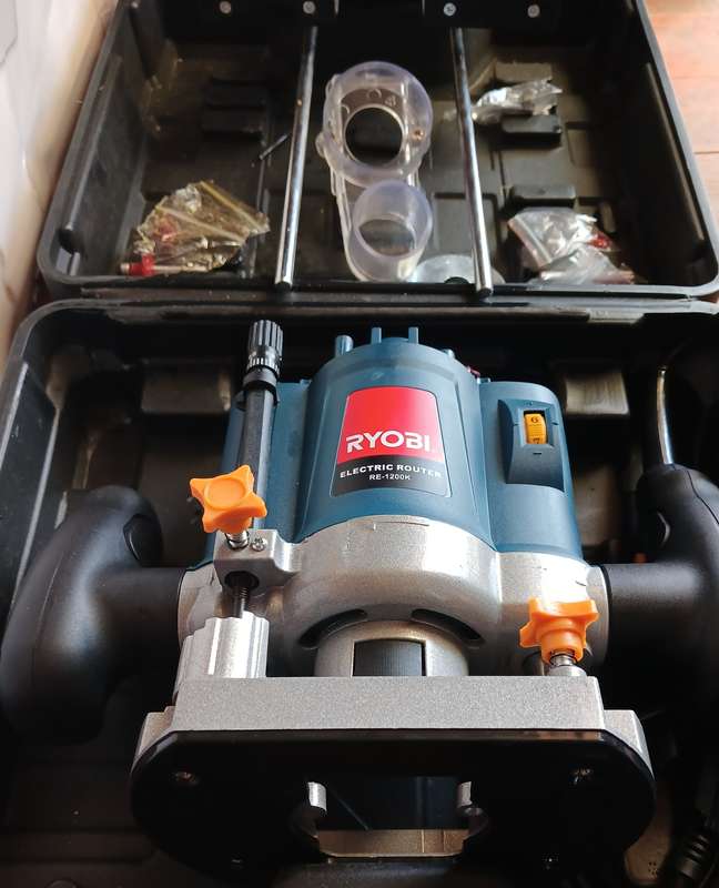 (Display Unit - Please Read - Spares/Restoration)1200W Ryobi Router