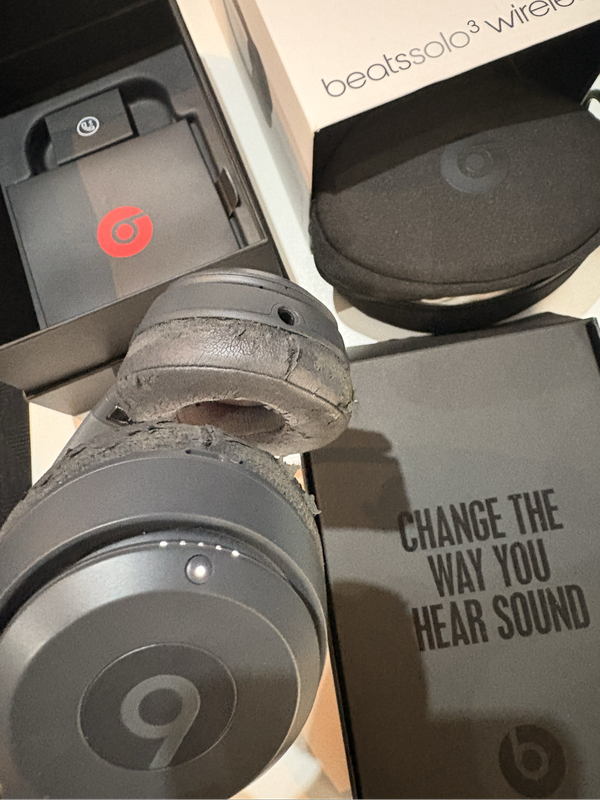 Beats Solo 3 Wireless (Without Charger)