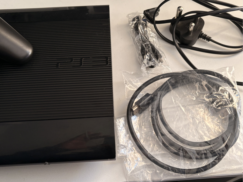 Sony PS3 Super Slim 500GB Console  Wireless Controller & Cables