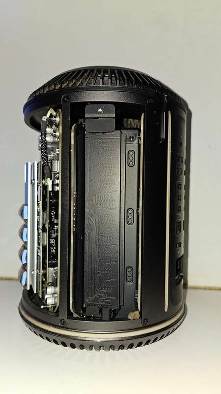 Apple Mac Pro Trashcan | Intel Xenon E5 3.9Ghz, 12GB Ram, 1TB SSD | Monster Specs