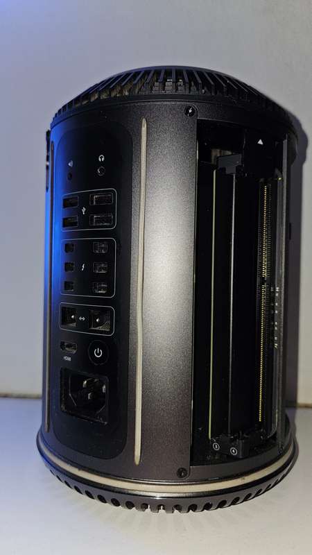 Apple Mac Pro Trashcan | Intel Xenon E5 3.9Ghz, 12GB Ram, 1TB SSD | Monster Specs