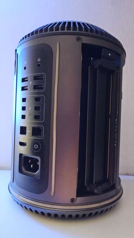 Apple Mac Pro Trashcan | Intel Xenon E5 3.9Ghz, 12GB Ram, 1TB SSD | Monster Specs