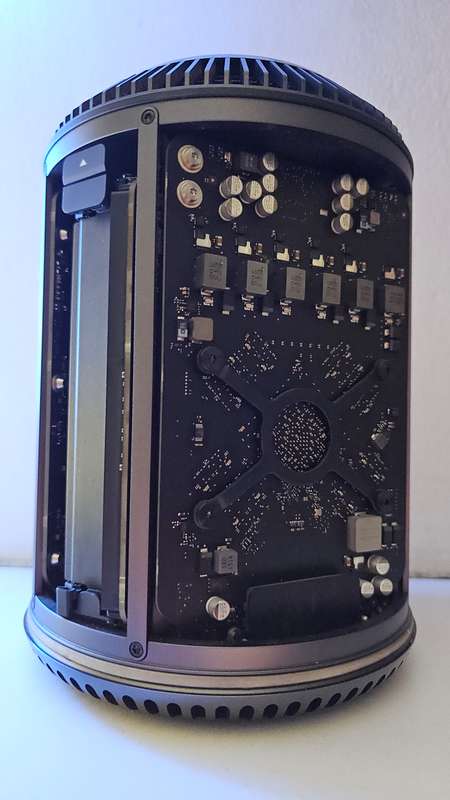 Apple Mac Pro Trashcan | Intel Xenon E5 3.9Ghz, 12GB Ram, 1TB SSD | Monster Specs