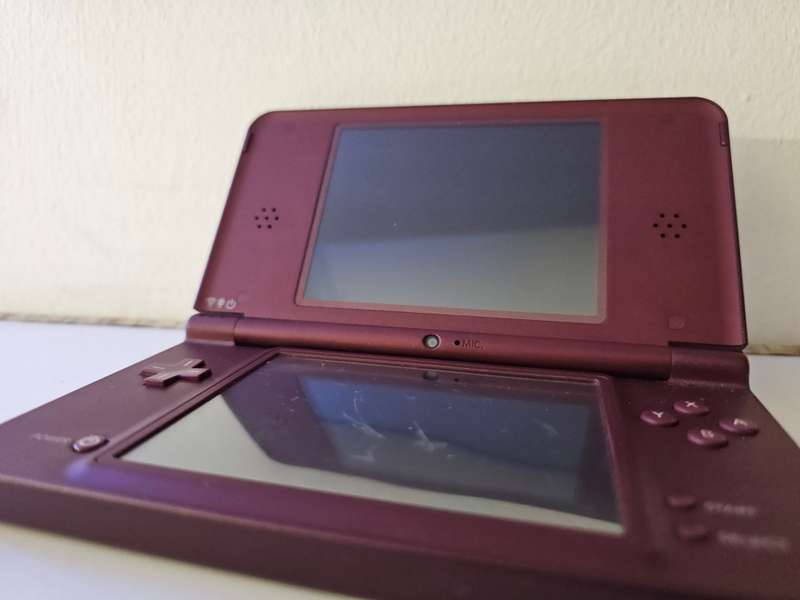 Nintendo DS XL - Red