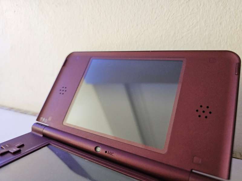 Nintendo DS XL - Red
