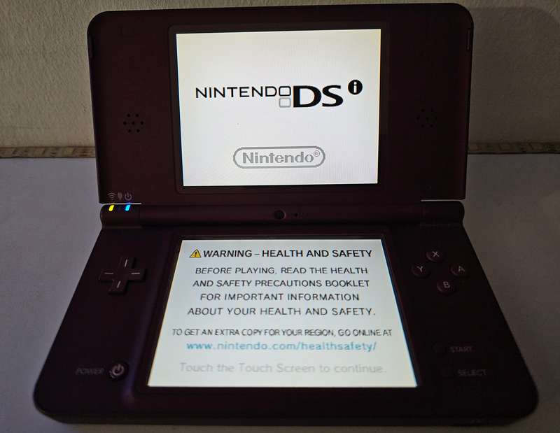 Nintendo DS XL - Red