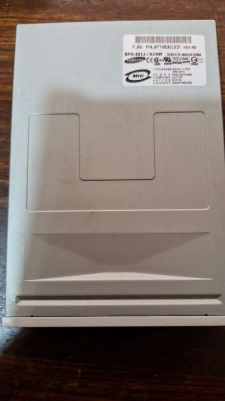 Samsung 1..44mb Stiffy drive NEW !!