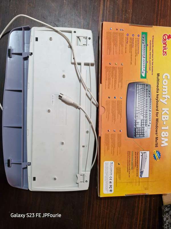 Genius PC-AT Comfy-KB18M Vintage Keyboard
