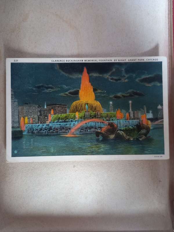 Buckingham memorial fountain at night postcard