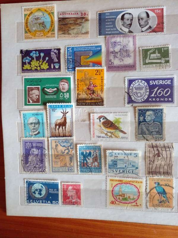 Stock Book 18 pages with 450 world stamps