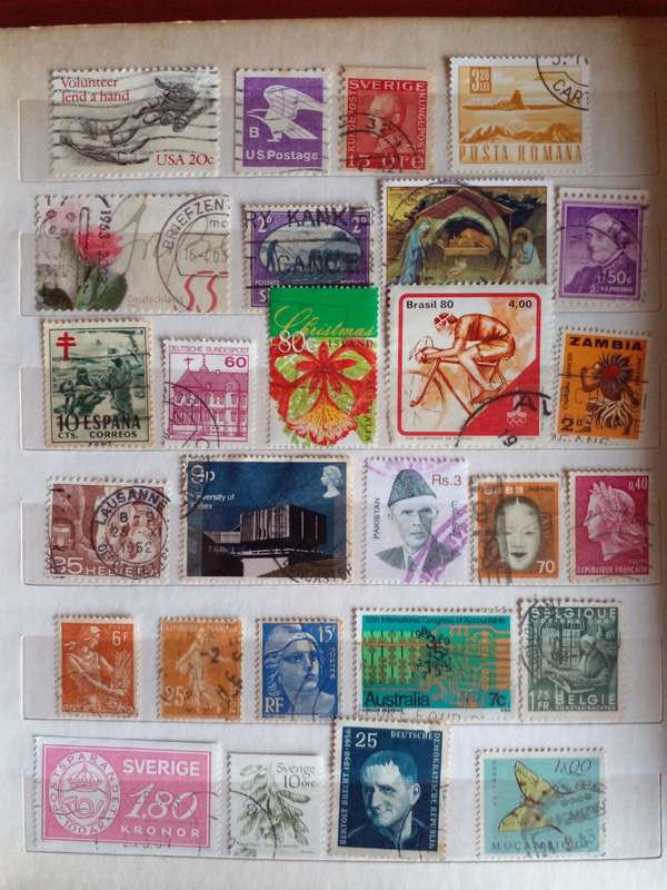 Stock Book 18 pages with 450 world stamps
