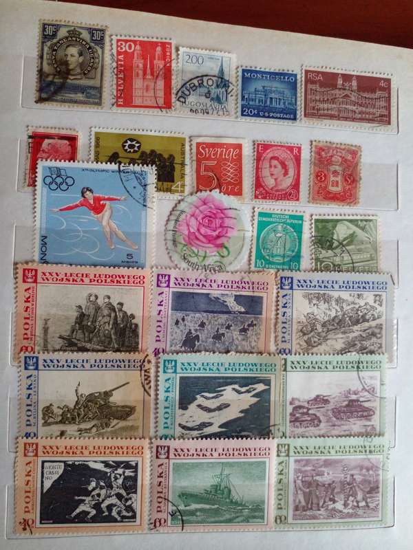 Stock Book 18 pages with 450 world stamps