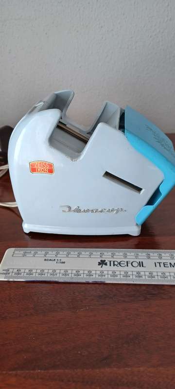 Vintage Zeiss Ikon Ikoscop slide projector