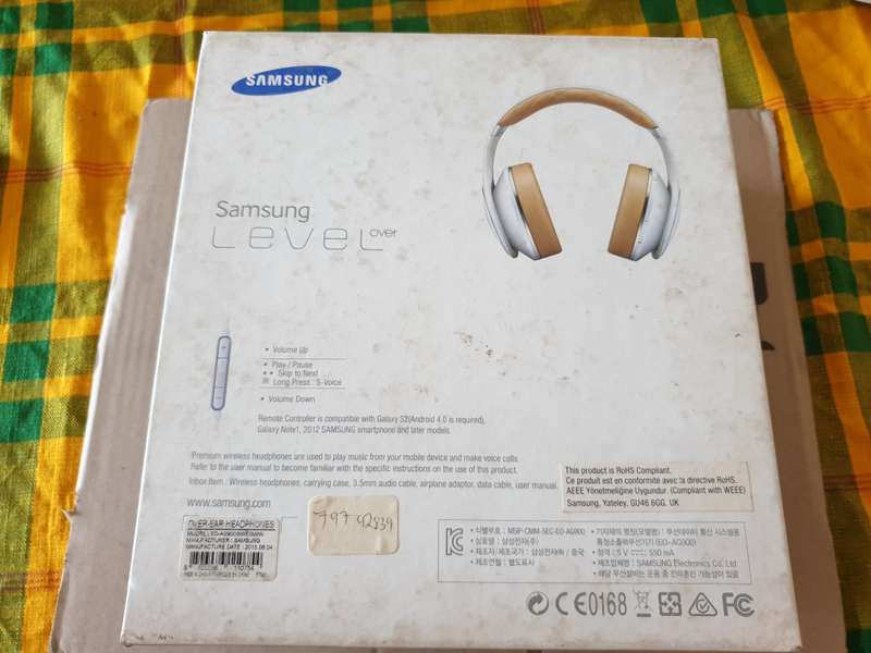 Samsung Level over headphone