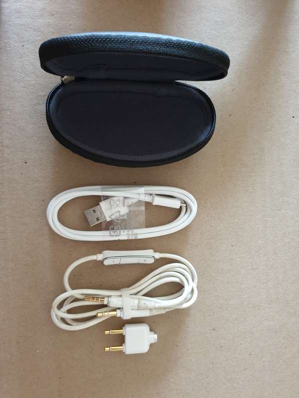 Samsung Level over headphone