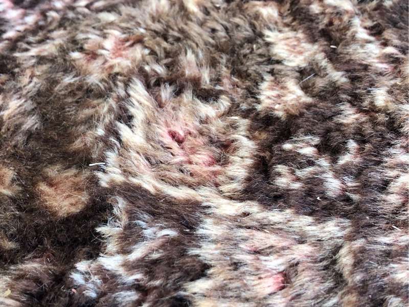 Stunning pure wool hand knotted Shiraz Persian Carpet 192 x 205cm