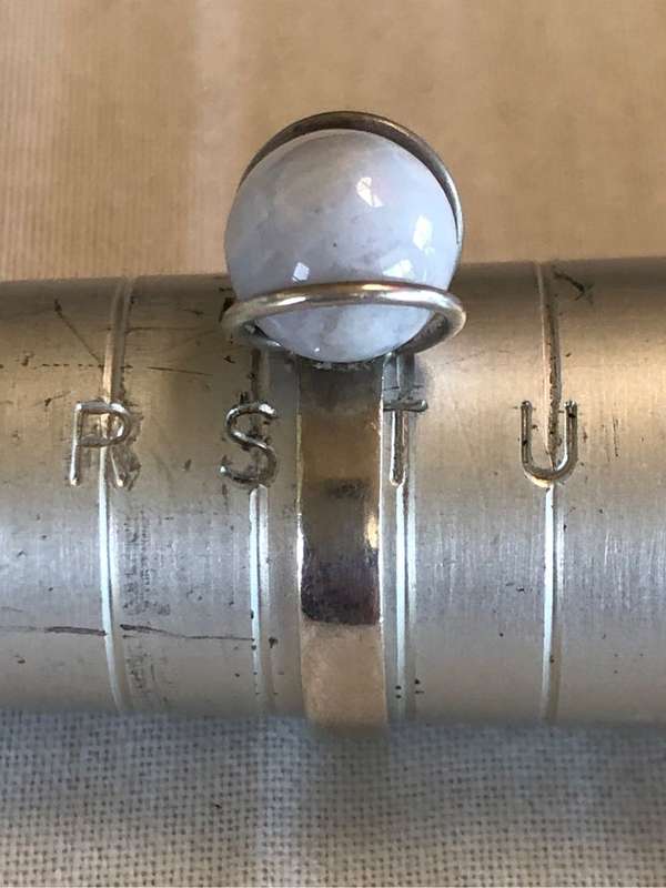 Stunning 925 silver and gem stone dress ring - 3g - Size S 1/2