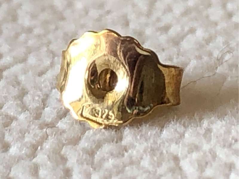 Stunning 9ct yellow gold and Pearl stud earrings - 2.4g