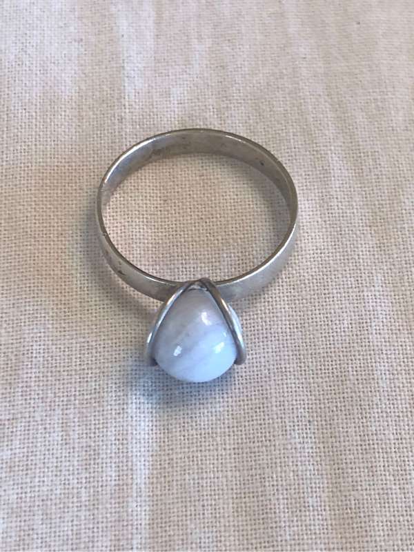 Stunning 925 silver and gem stone dress ring - 3g - Size S 1/2