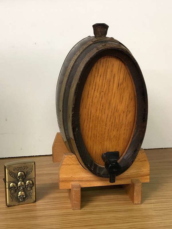 STUNNING OVAL OAK BRASS BOUND SMALL CASK - GREAT BAR ITEM