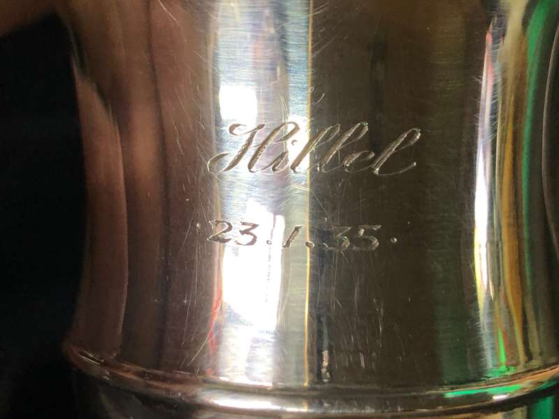 STERLING SILVER HALLMARKED BOXED CHRISTENING MUG DATED 1933 BY W.I. BROADLEY - 48.7g - ENGRAVED