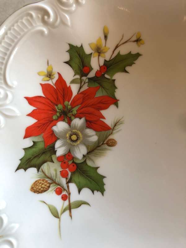 Wunsiedel Porzellan Bavaria, 2-Handled, Gold Trim, Floral Design Serving Bowl c1940