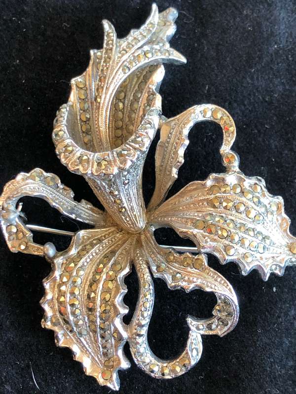 Stunning large marcasite white metal brooch