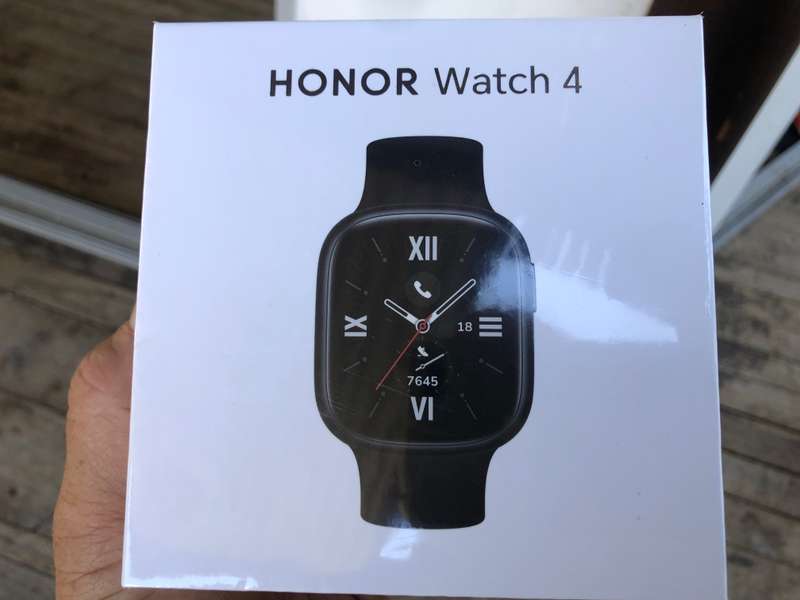 Honor 4 smart watch brand new sealed in the box