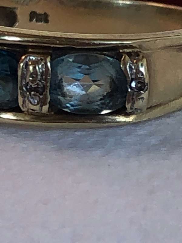 SCINTILLATING 9ct YELLOW GOLD SAPPHIRE AND DIAMOND DESIGNER RING -  3.6g - SIZE P