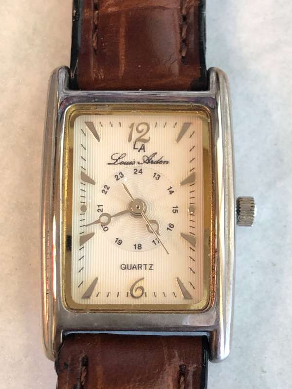 Gorgeous Louis Arden analog quartz ladies watch with leather strap - LIKE NEW