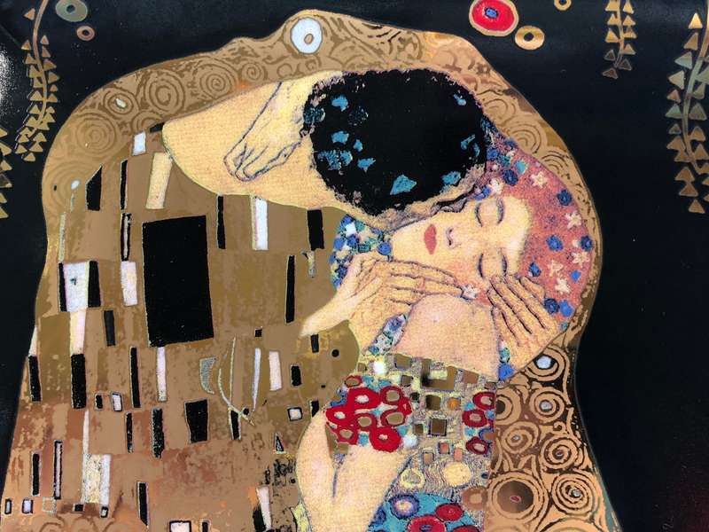 Gustav Klimt Artis Orbis - Goebel - Cake / Display Plate on stand - The Kiss -  COLLECTORS ITEM !!!