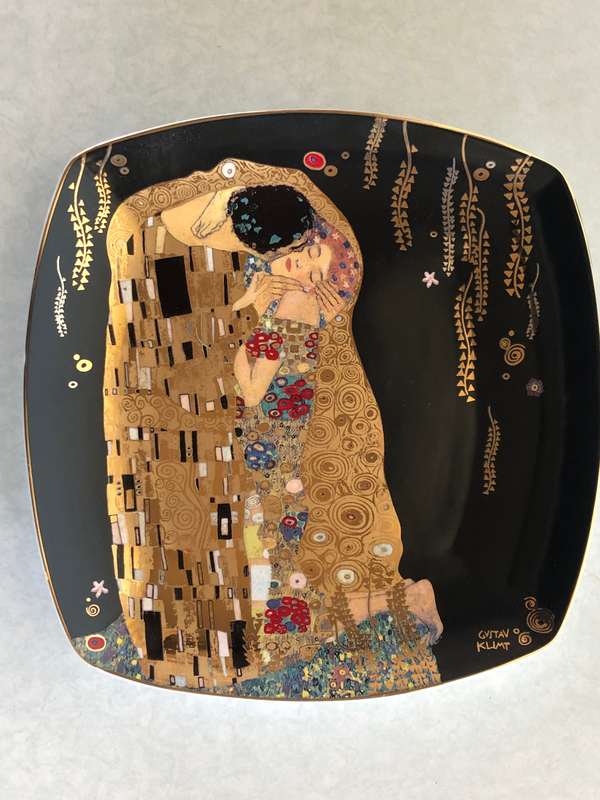Gustav Klimt Artis Orbis - Goebel - Cake / Display Plate on stand - The Kiss -  COLLECTORS ITEM !!!
