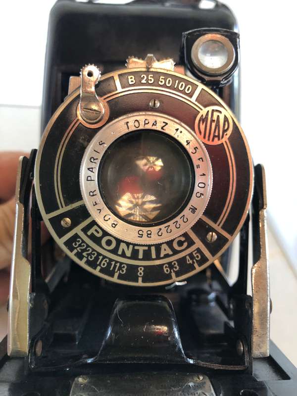 RARE !!!! c1939 - FRENCH MADE PONTIAC B25 50100 MFAR BAKELITE FOLDING CAMERA
