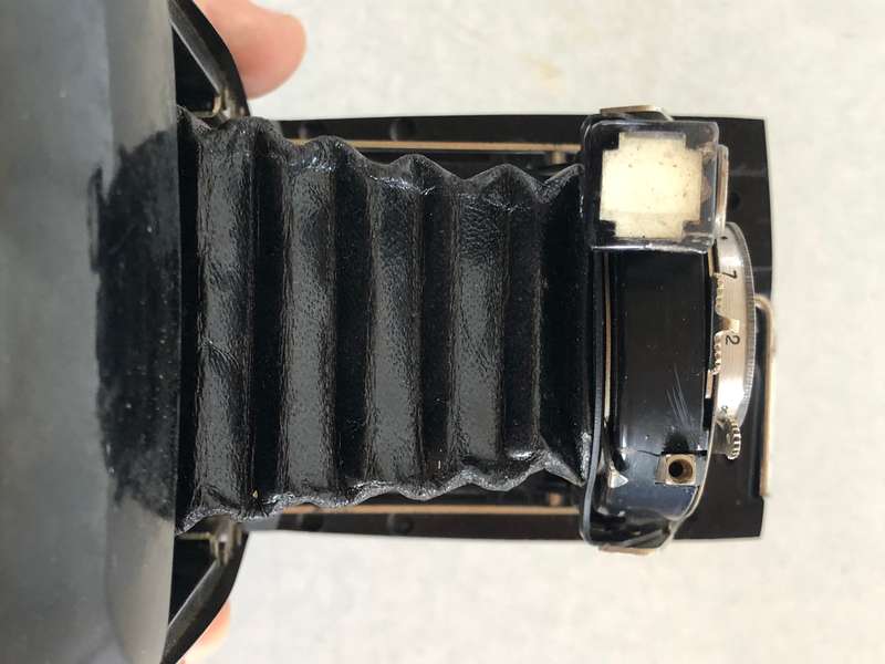 RARE !!!! c1939 - FRENCH MADE PONTIAC B25 50100 MFAR BAKELITE FOLDING CAMERA
