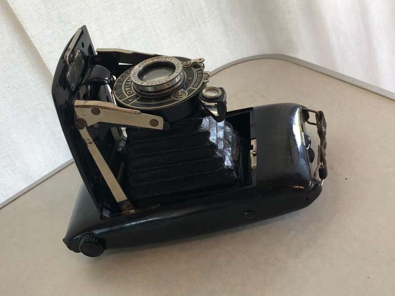 RARE !!!! c1939 - FRENCH MADE PONTIAC B25 50100 MFAR BAKELITE FOLDING CAMERA