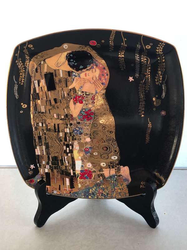 Gustav Klimt Artis Orbis - Goebel - Cake / Display Plate on stand - The Kiss -  COLLECTORS ITEM !!!