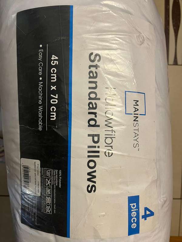 4 x Manstays standard pillows