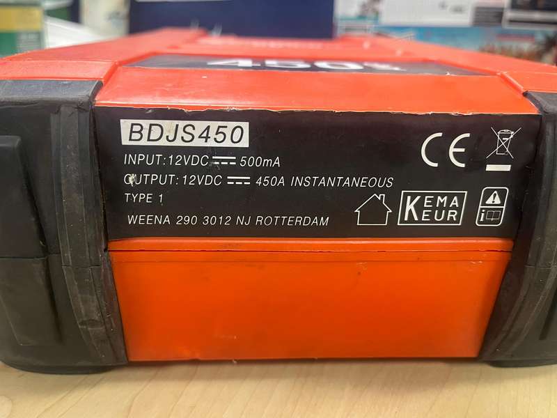 Black & Decker 12V Car Battery Booster Jump Starter  450 Amps + Charger