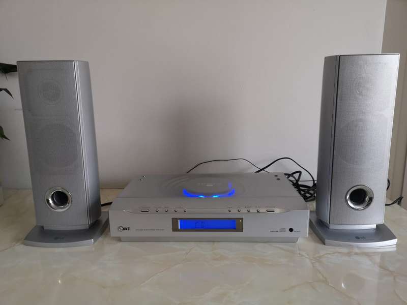 LG Stylish HI-FI SYSTEM FFH-S197 (Mini Hi-Fi)