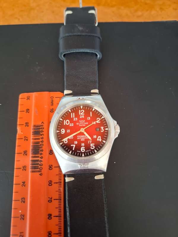 Glycine Combat Watch