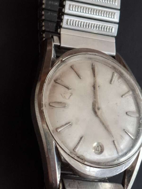 Broken Invicta Watch (Not running)