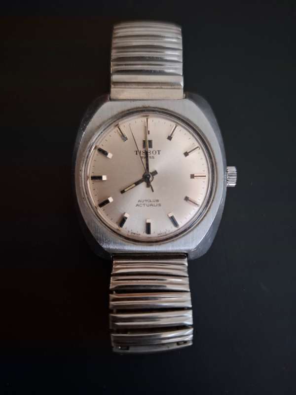 Vintage Tissot Watch (BROKEN)