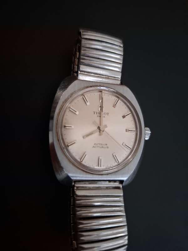 Vintage Tissot Watch (BROKEN)