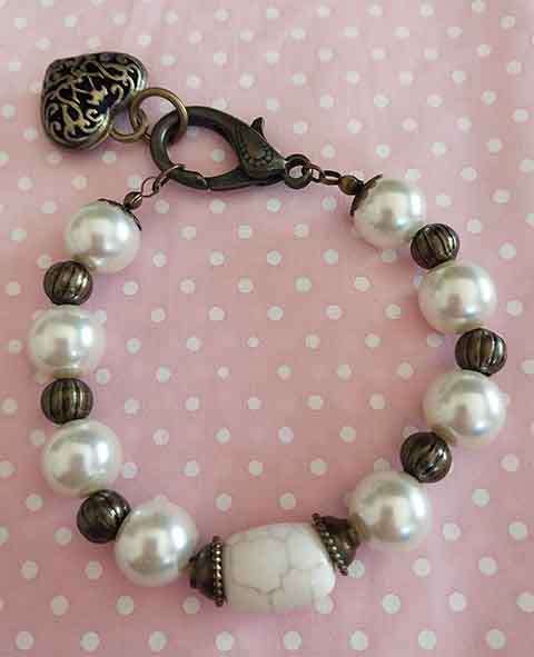 Bracelet, Beige Glass Pearls+Cream Howlite, Bronze Findings+Heart Charm, Lobster Clasp, 20cm