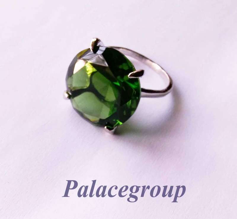 Display Ring, Silver Alloy + Round Cut Simulated Emarald, Ring Size ±28mm, Dia 28.9mm, Height 18mm